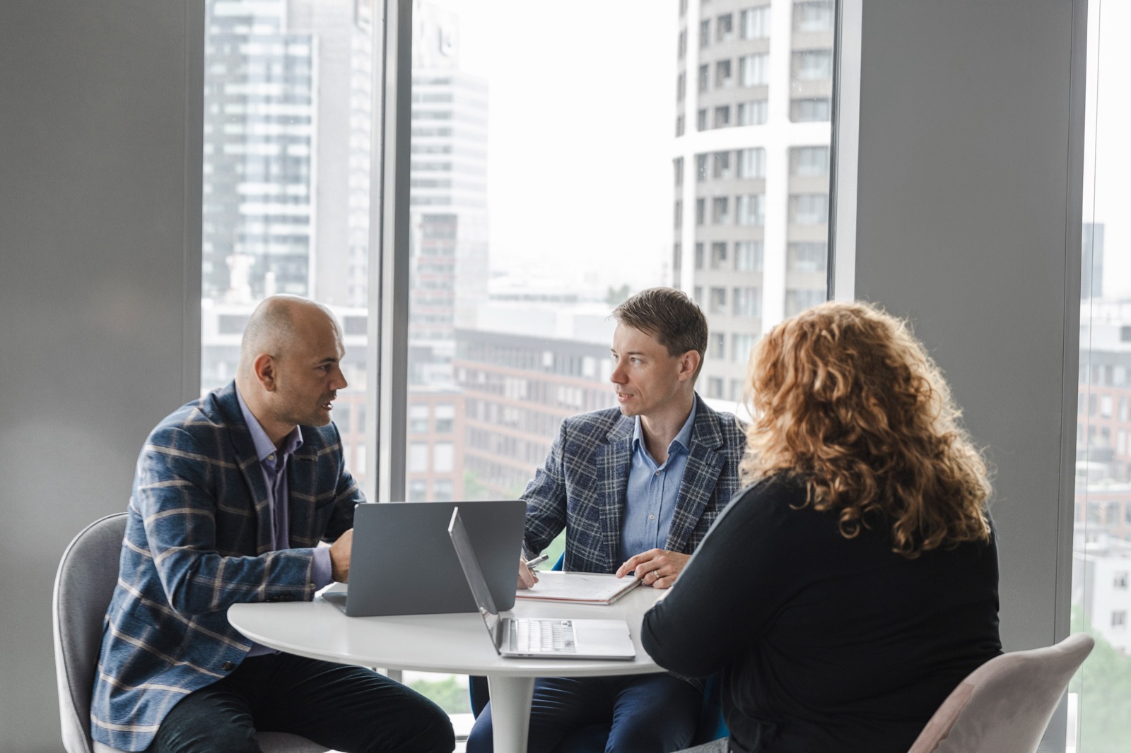 Ein KI-Workshop mit einem Team beim Kunden